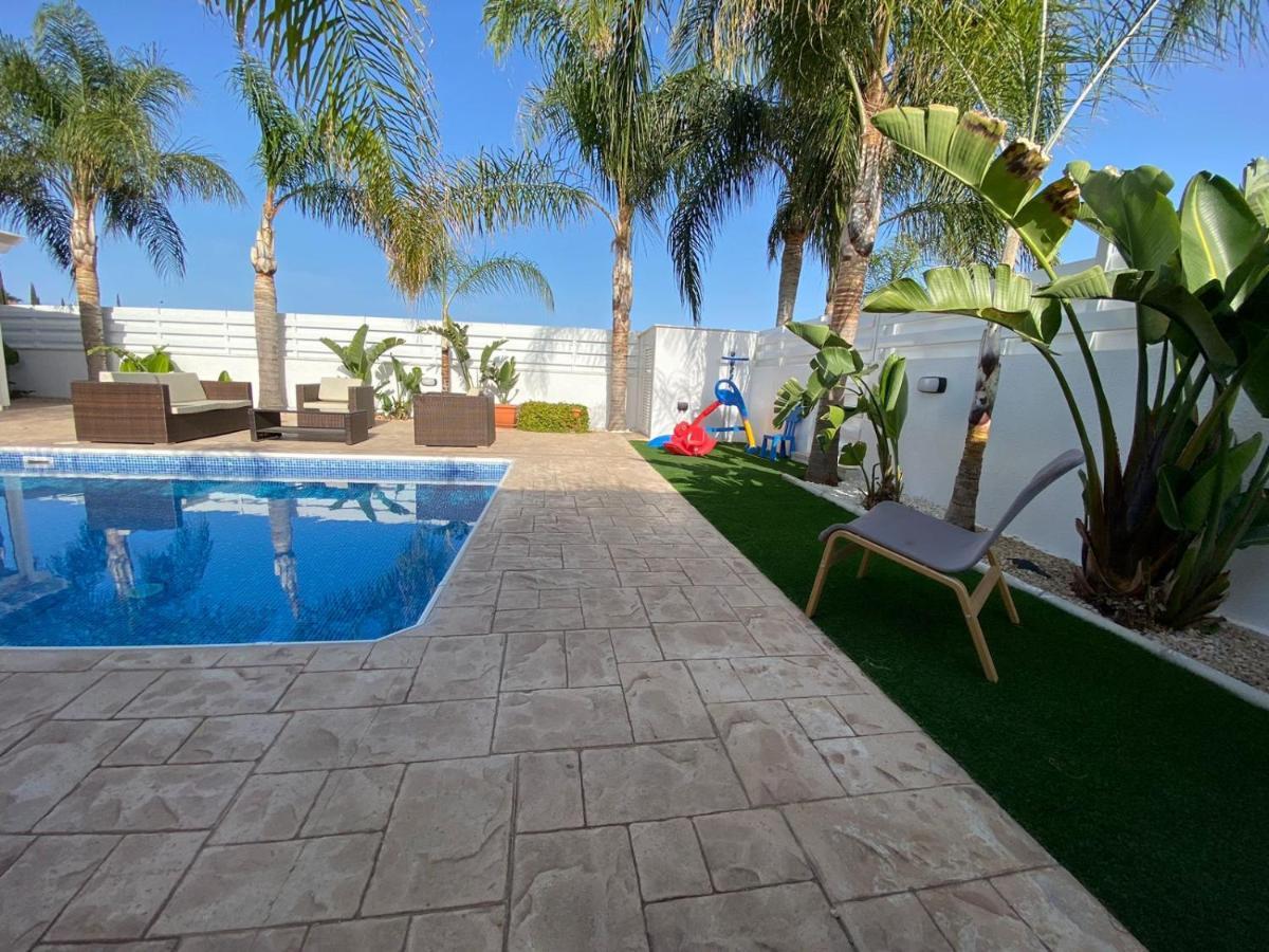 Villa Angel - Exotic Villa 200M From Beach Paralímni Kültér fotó