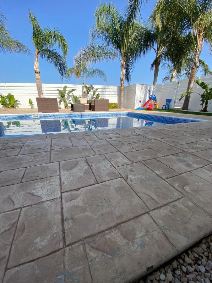 Villa Angel - Exotic Villa 200M From Beach Paralímni Kültér fotó