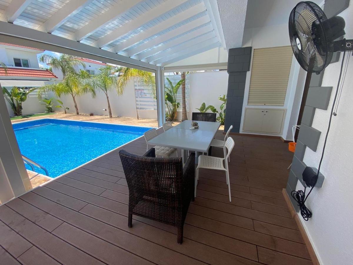 Villa Angel - Exotic Villa 200M From Beach Paralímni Kültér fotó